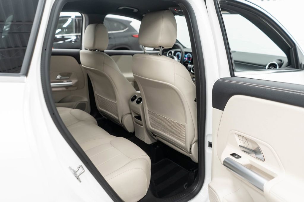 Used 2025 Mercedes-Benz GLA 250 4MATIC image 12