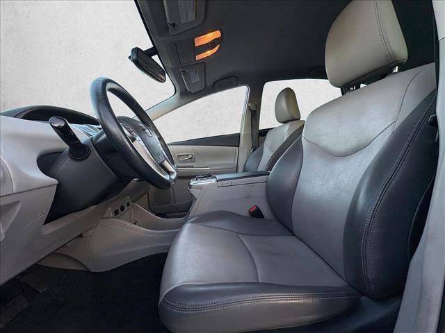 Used 2017 Toyota Prius V Four w/ Carpet Mat Package FWD image 15