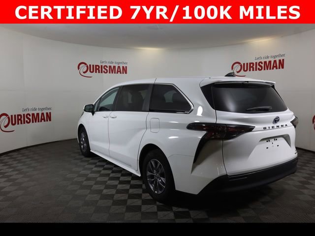 Used 2024 Toyota Sienna LE image 5