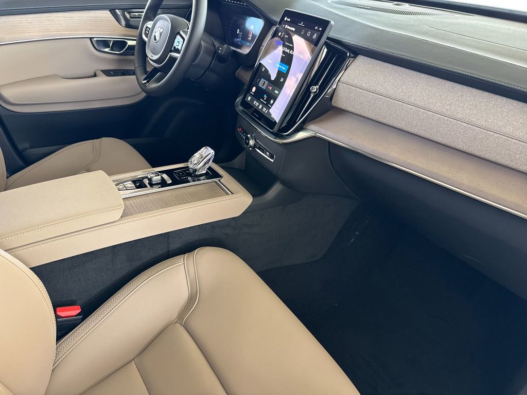 New 2026 Volvo XC90 B6 Plus w/ Protection Package Premier image 16