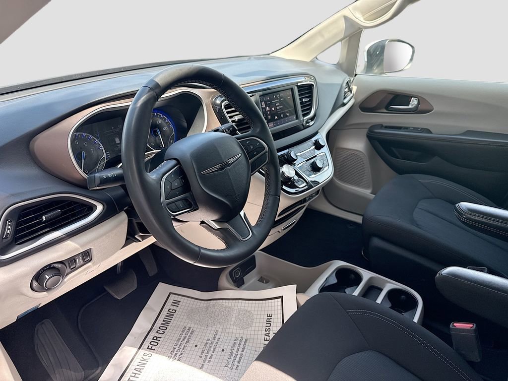 Used 2023 Chrysler Voyager LX FWD image 10