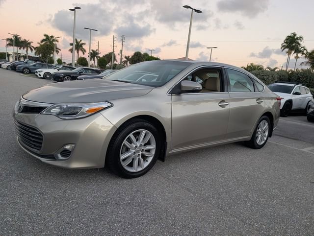 Used 2014 Toyota Avalon XLE Premium image 3