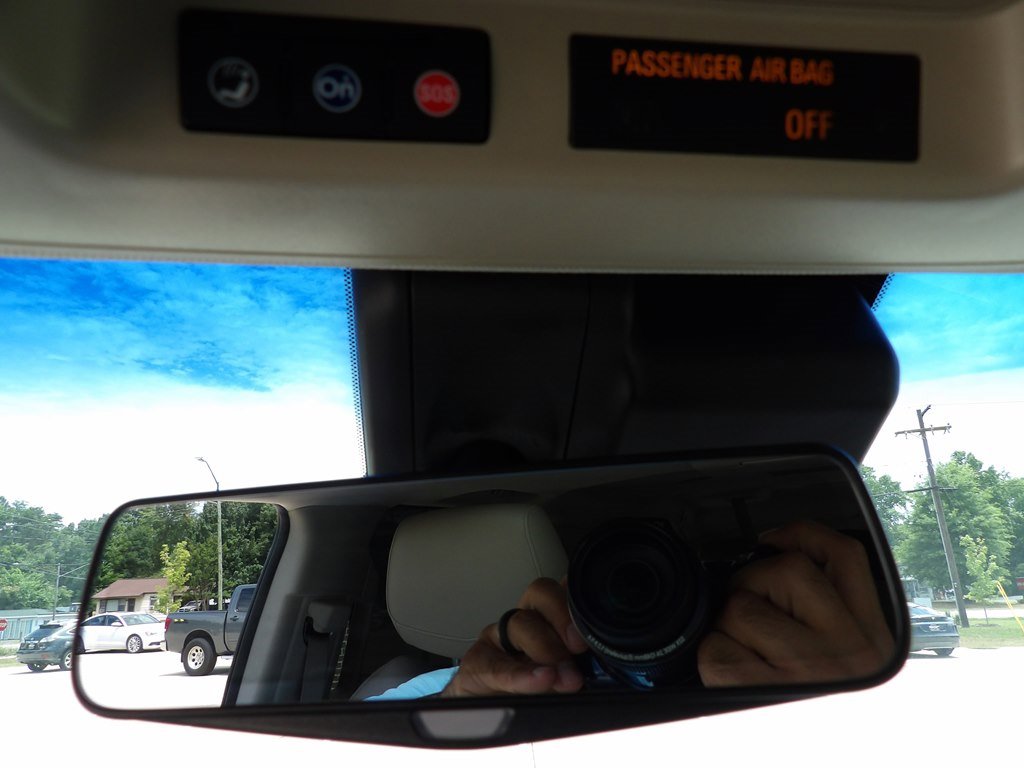 Used 2017 Cadillac Escalade ESV Luxury image 22