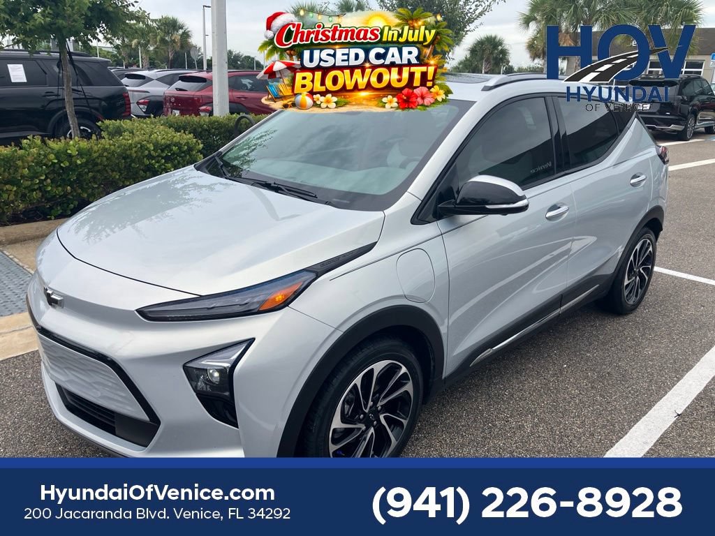 Used 2023 Chevrolet Bolt EUV Premier w/ Sun & Sound Package FWD image 3