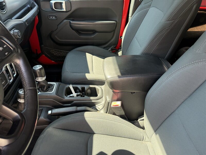Used 2018 Jeep Wrangler Sport AWD/4WD image 9