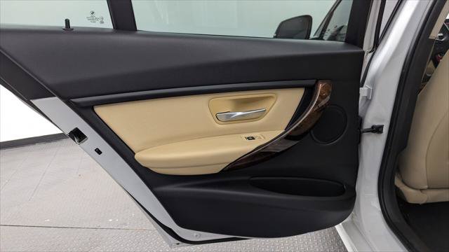 Used 2018 BMW 320i Sedan RWD image 16