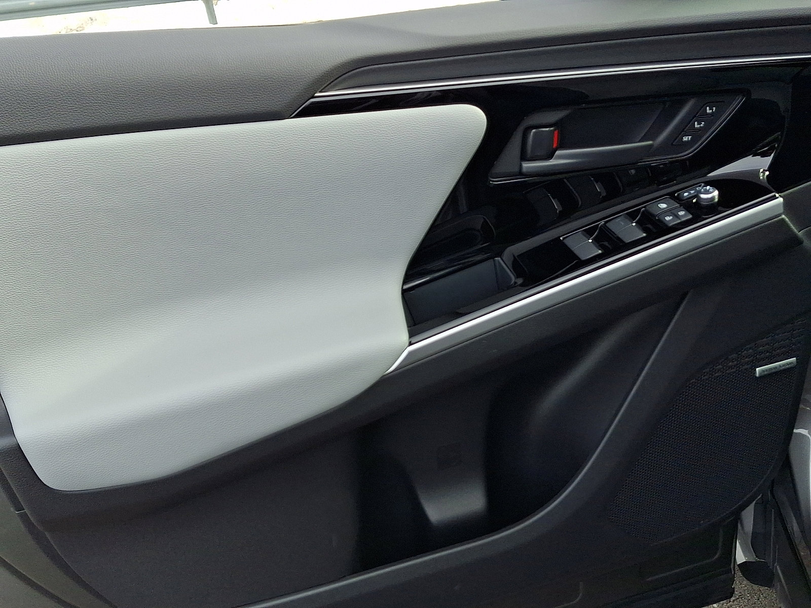 Certified 2025 Subaru Solterra Touring image 12