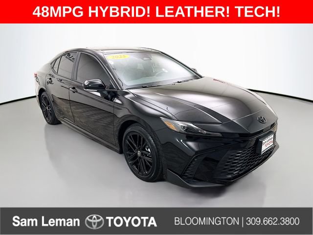 Used 2025 Toyota Camry SE image 1