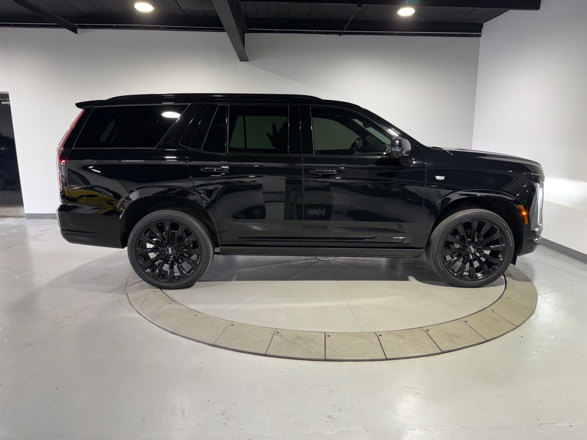 Used 2025 Cadillac Escalade Sport Platinum w/ LPO, ONYX Package image 12