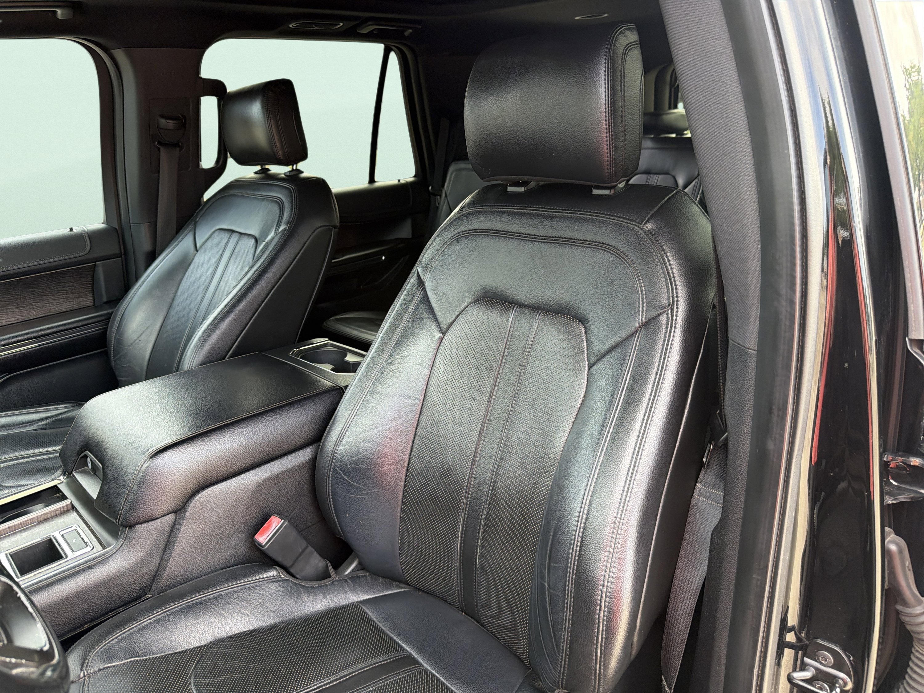 Used 2018 Ford Expedition Limited w/ Equipment Group 301A RWD image 15