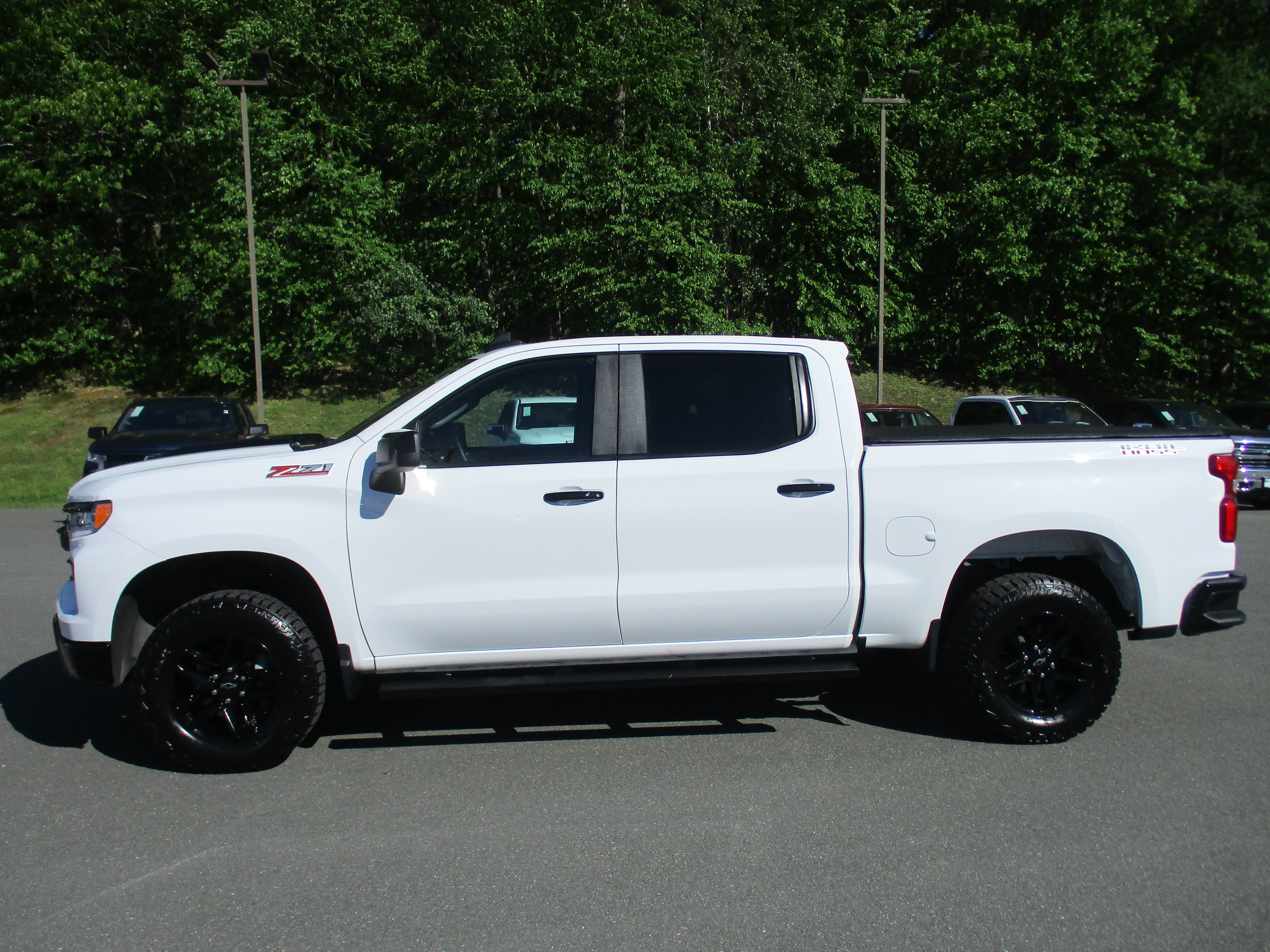 Used 2025 Chevrolet Silverado 1500 LT Trail Boss w/ Convenience Package II AWD/4WD image 8