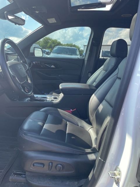 Used 2023 Chevrolet Traverse RS w/ LPO, Floor Liner Package AWD/4WD image 2