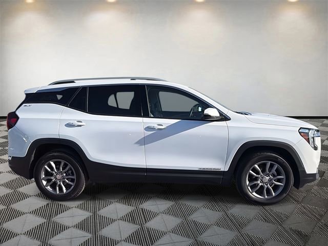 Used 2024 GMC Terrain SLT image 4