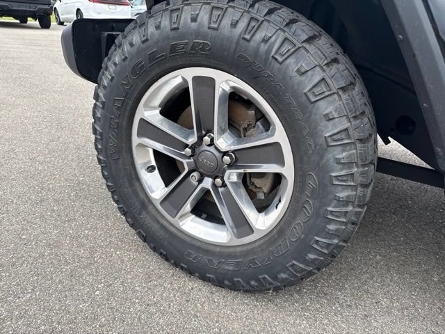 Used 2018 Jeep Wrangler Unlimited Sahara AWD/4WD image 9