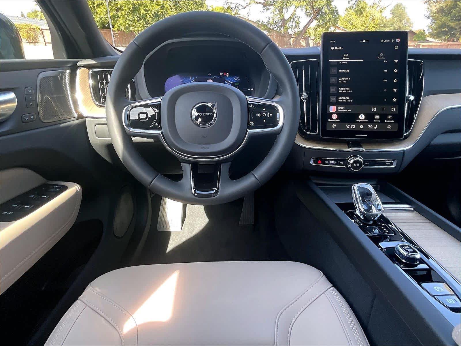 New 2027 Volvo XC60 T8 Plus AWD/4WD image 15