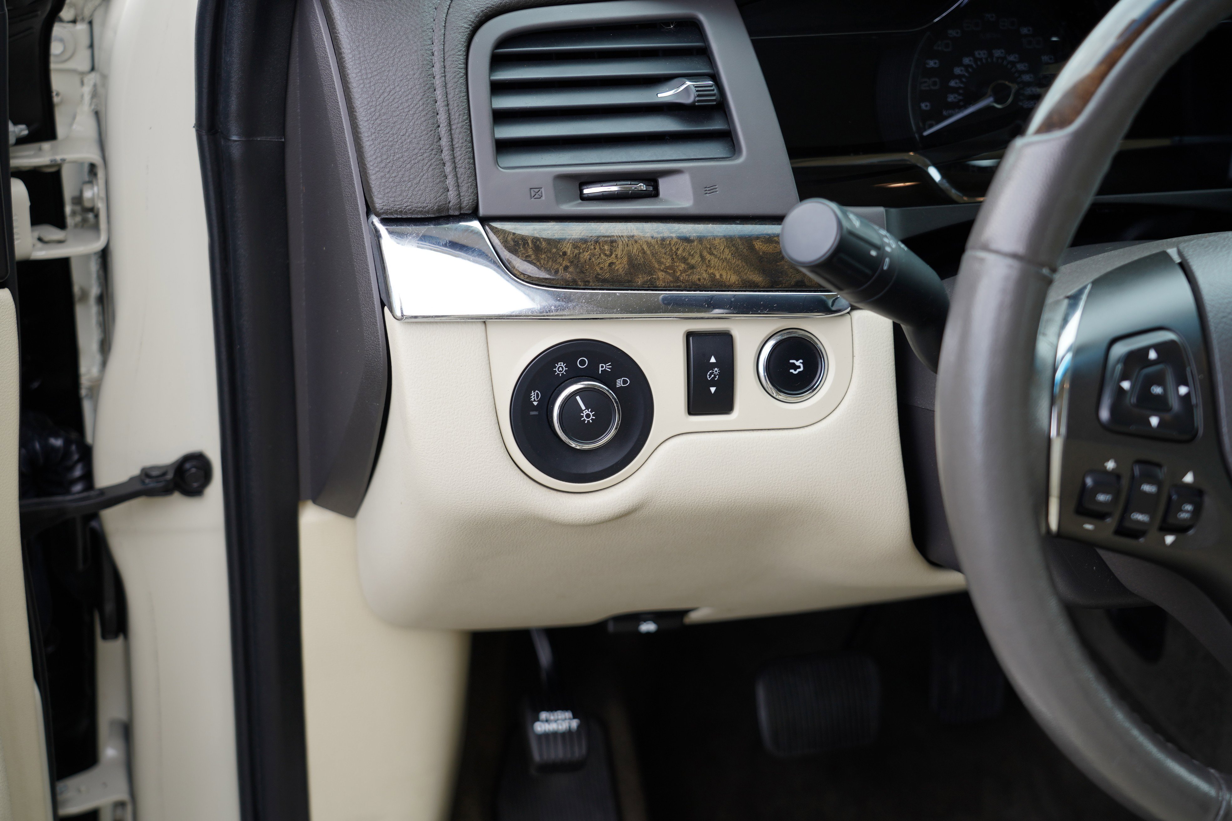 Used 2014 Lincoln MKS AWD w/ Equipment Group 101A image 19