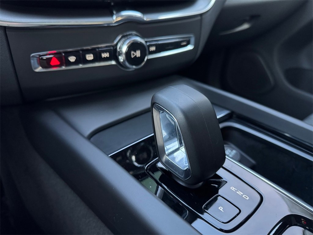 Certified 2023 Volvo XC60 B5 Core image 16