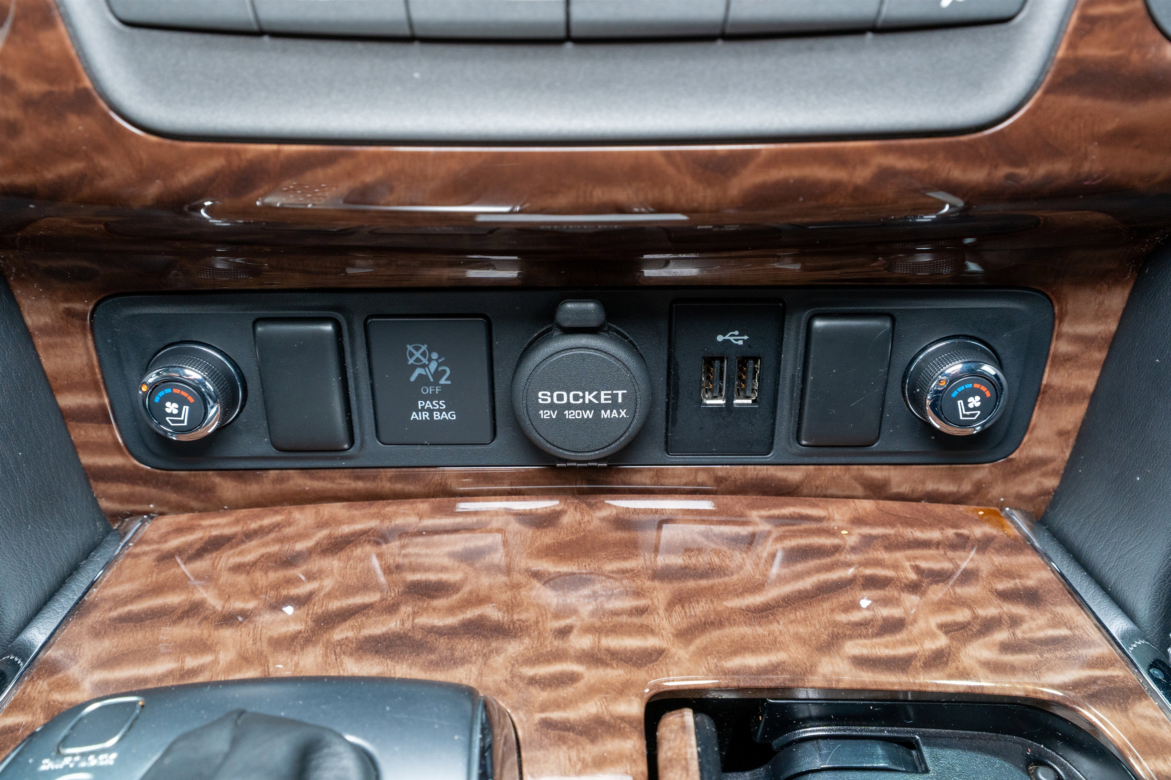 Used 2019 Nissan Armada Platinum w/ Captain's Chairs Package RWD image 23