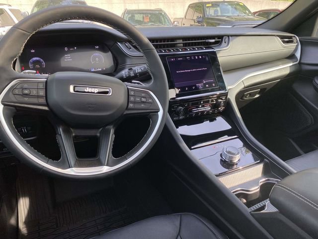 Used 2025 Jeep Grand Cherokee Laredo X w/ Luxury Tech Group I image 15