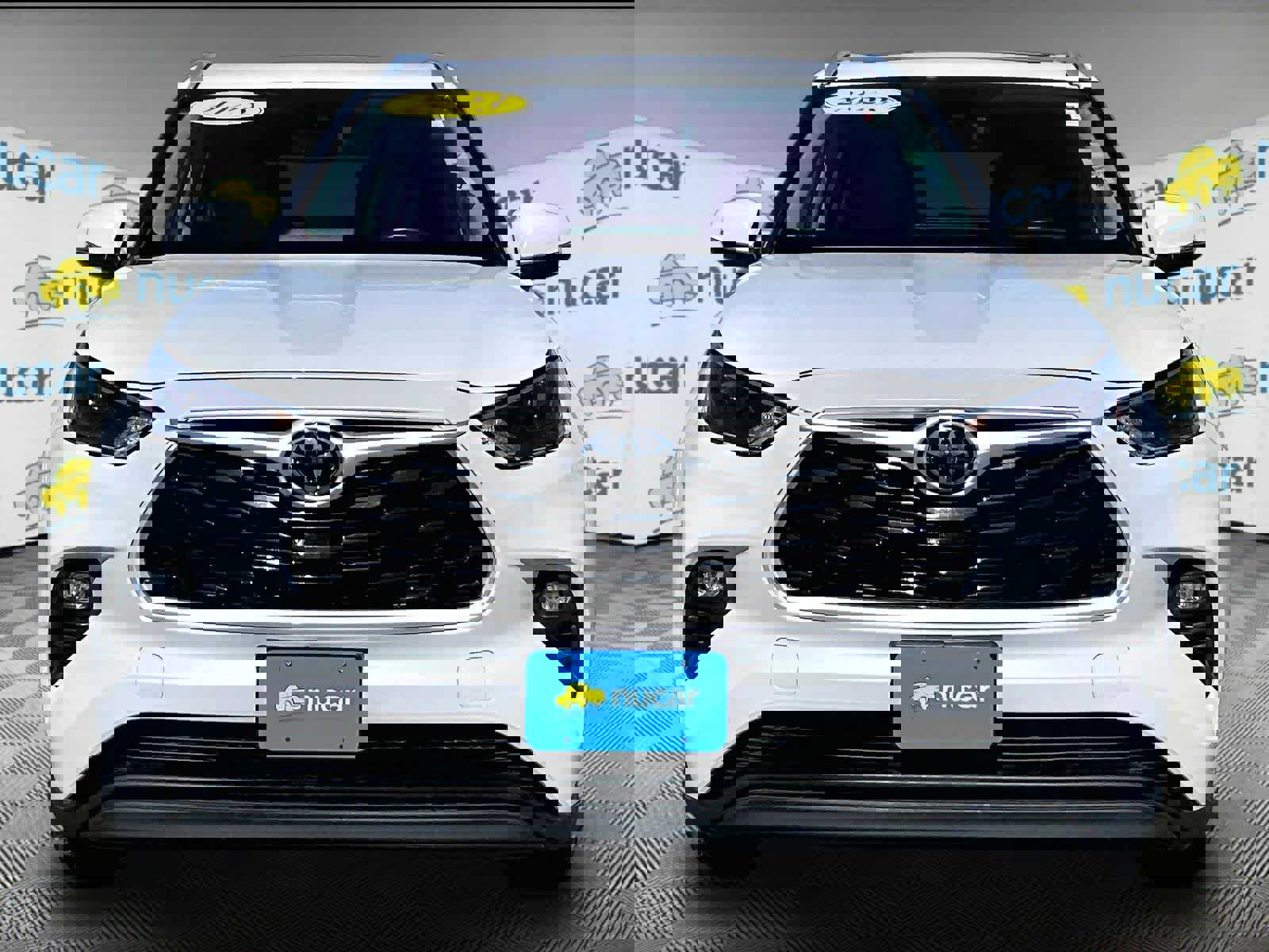 Used 2023 Toyota Highlander XLE image 3