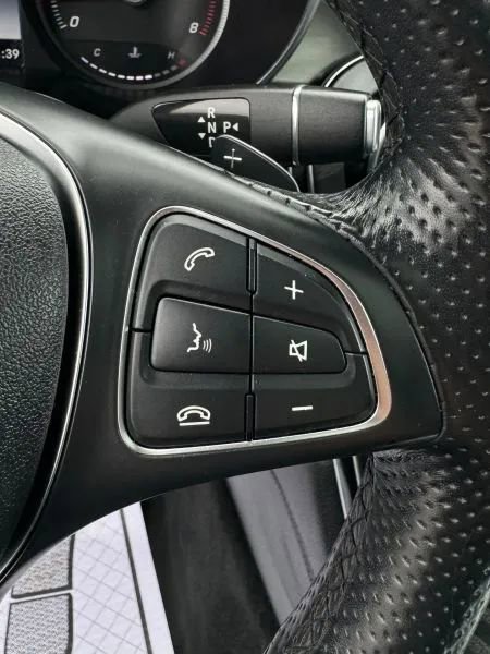 Used 2019 Mercedes-Benz GLC 300 4MATIC image 32