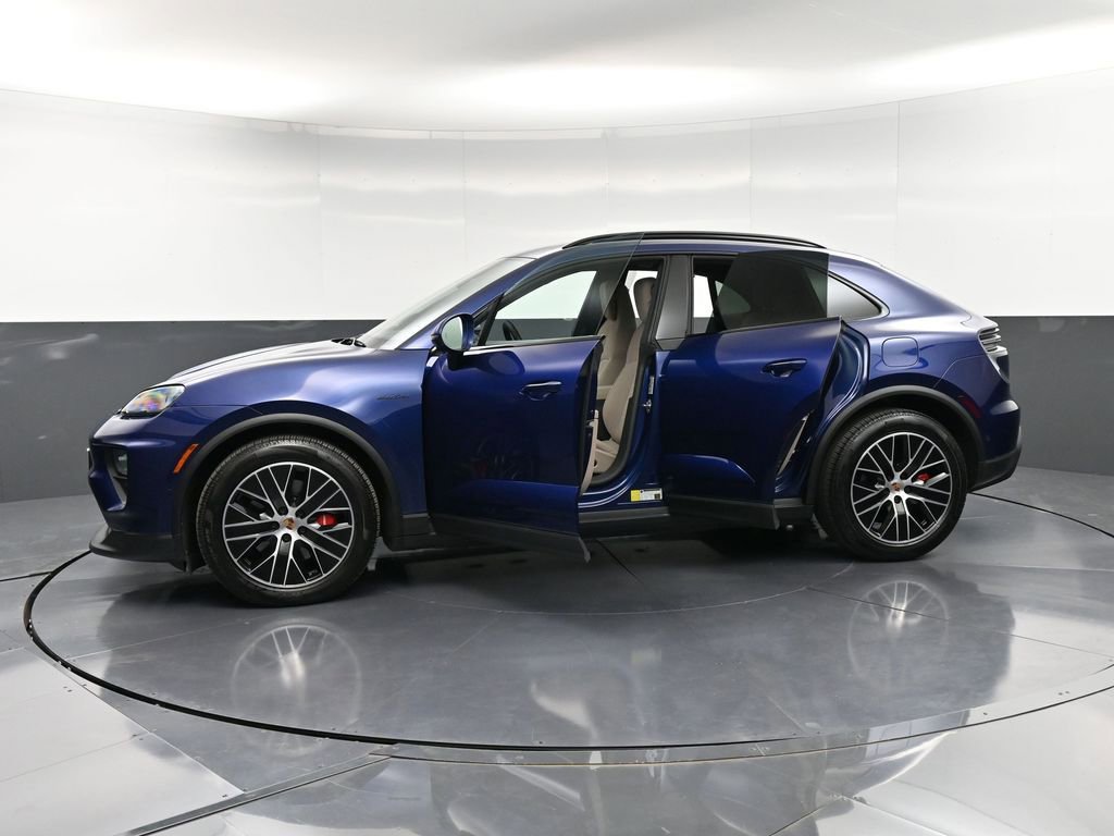 Certified 2025 Porsche Macan 4S Electric image 38