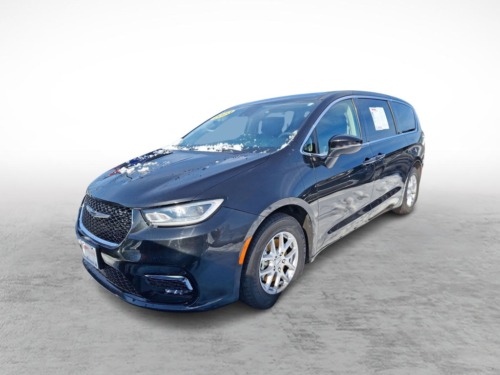 Used 2023 Chrysler Pacifica Touring-L image 1