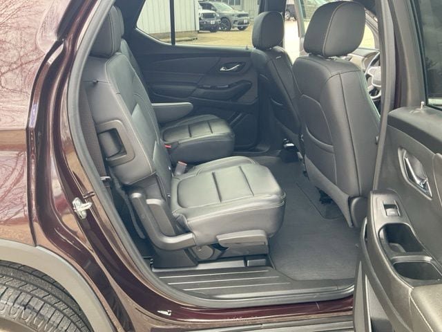 Used 2023 Chevrolet Traverse LT w/ LT Premium Package AWD/4WD image 18