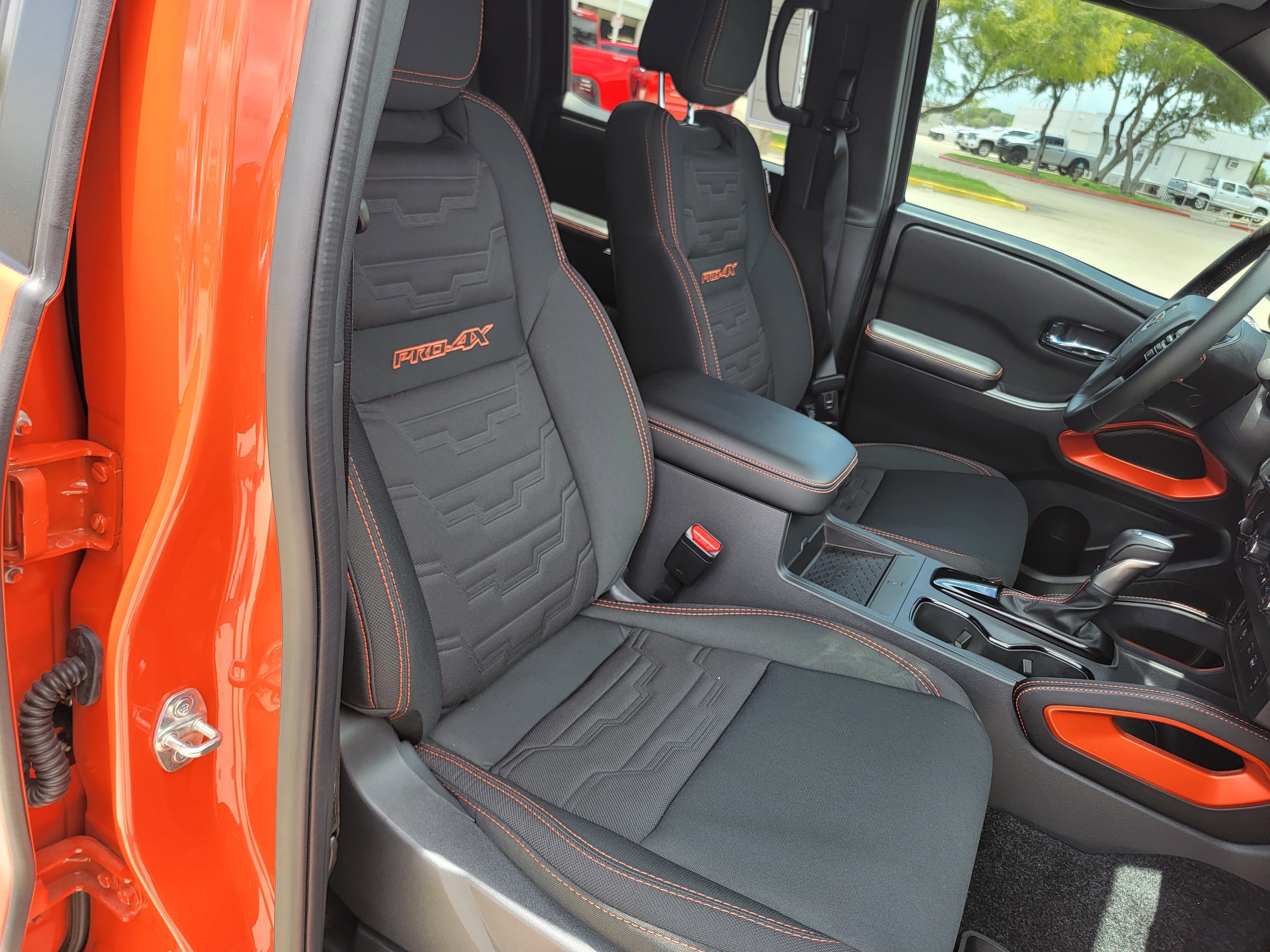 Used 2025 Nissan Frontier PRO-4X w/ Pro Convenience Package image 12