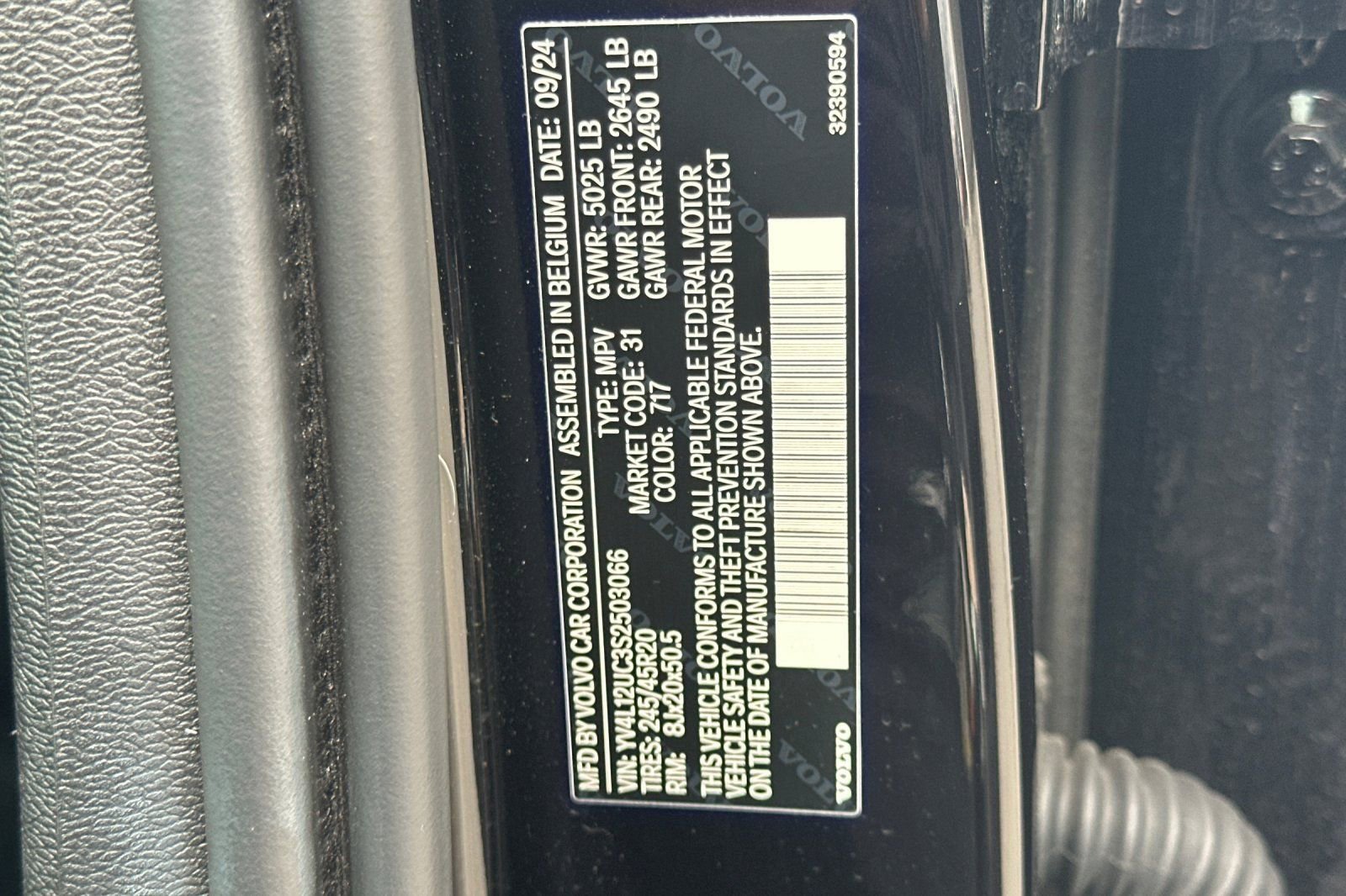 Used 2025 Volvo XC40 B5 Plus image 30