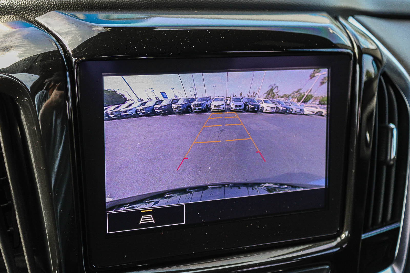 Used 2022 Chevrolet Traverse LT FWD image 26