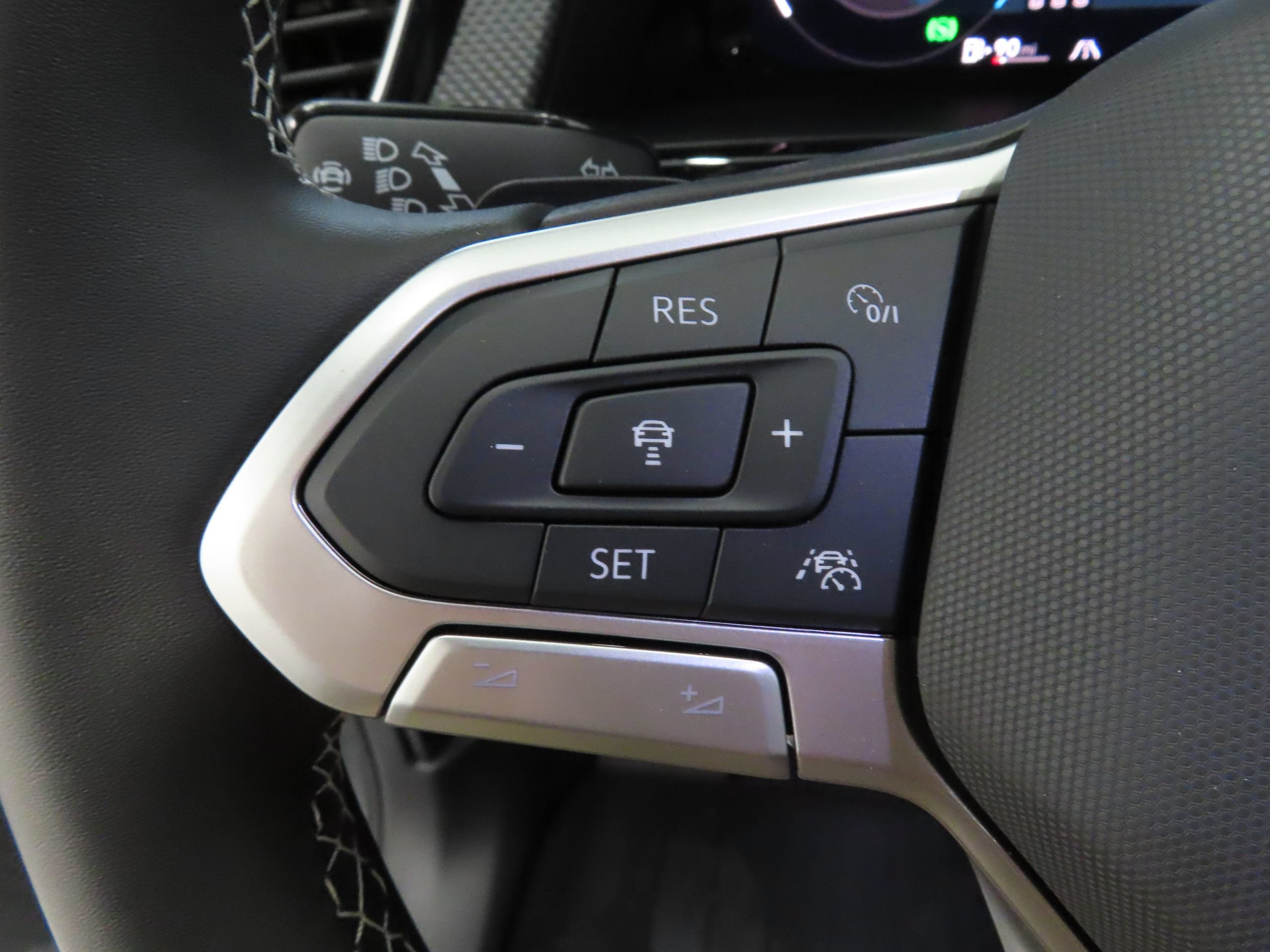 New 2026 Volkswagen Atlas Cross Sport SEL AWD/4WD image 12
