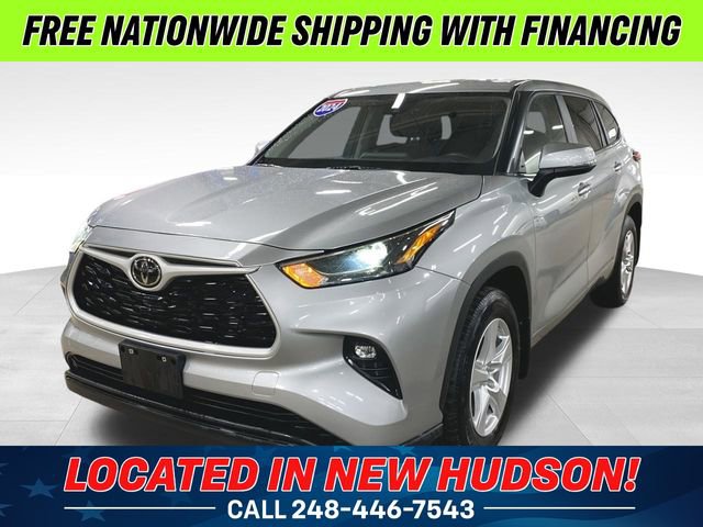 Used 2024 Toyota Highlander LE image 1