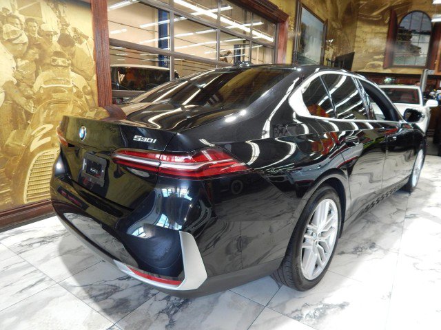 Used 2025 BMW 530i xDrive image 4