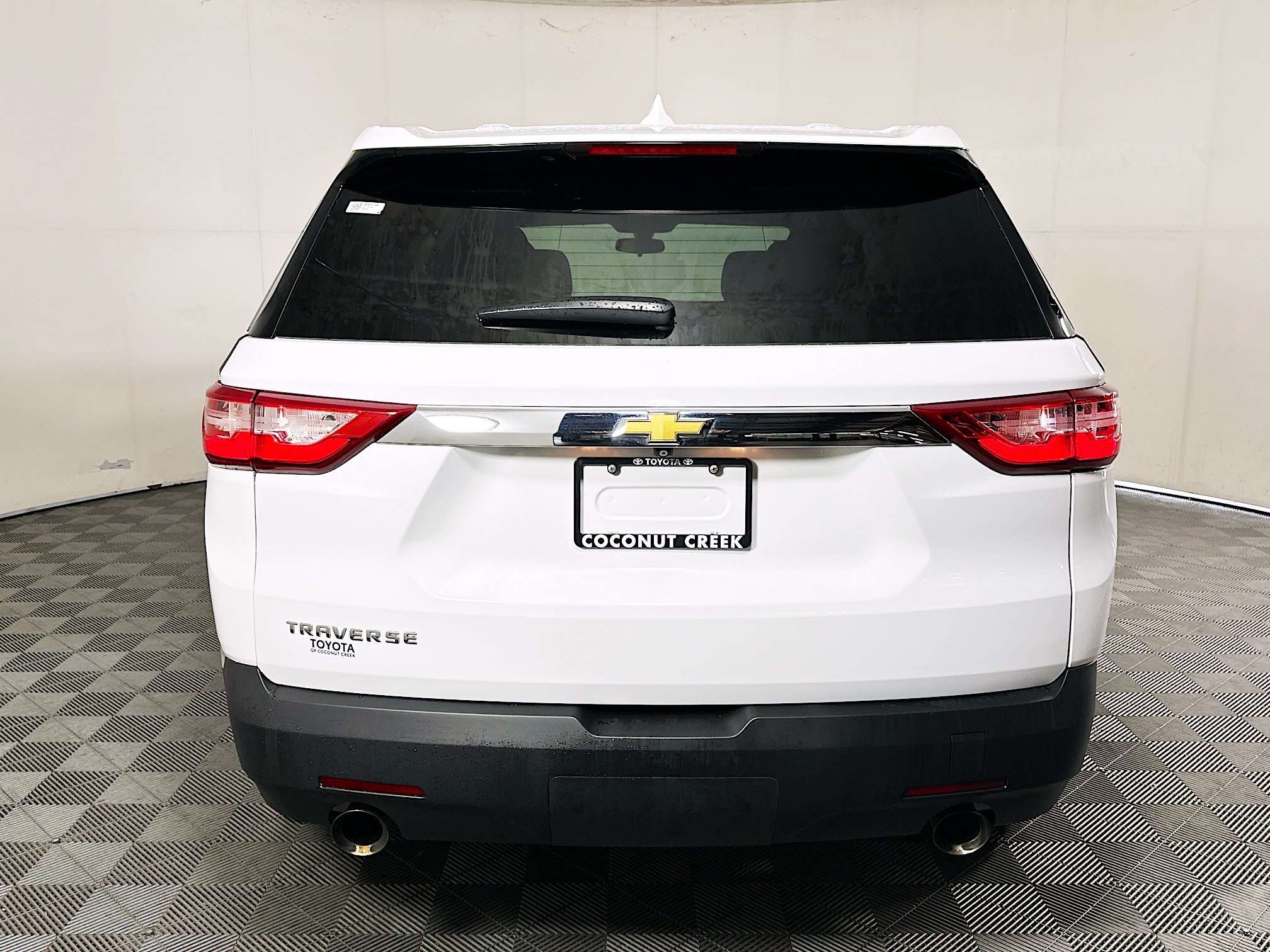 Used 2021 Chevrolet Traverse LS FWD image 4