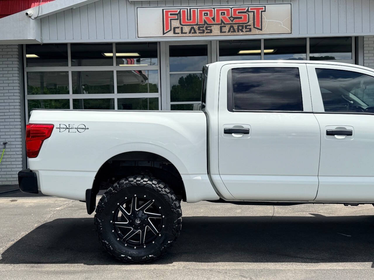 Used 2017 Nissan Titan S AWD/4WD image 9