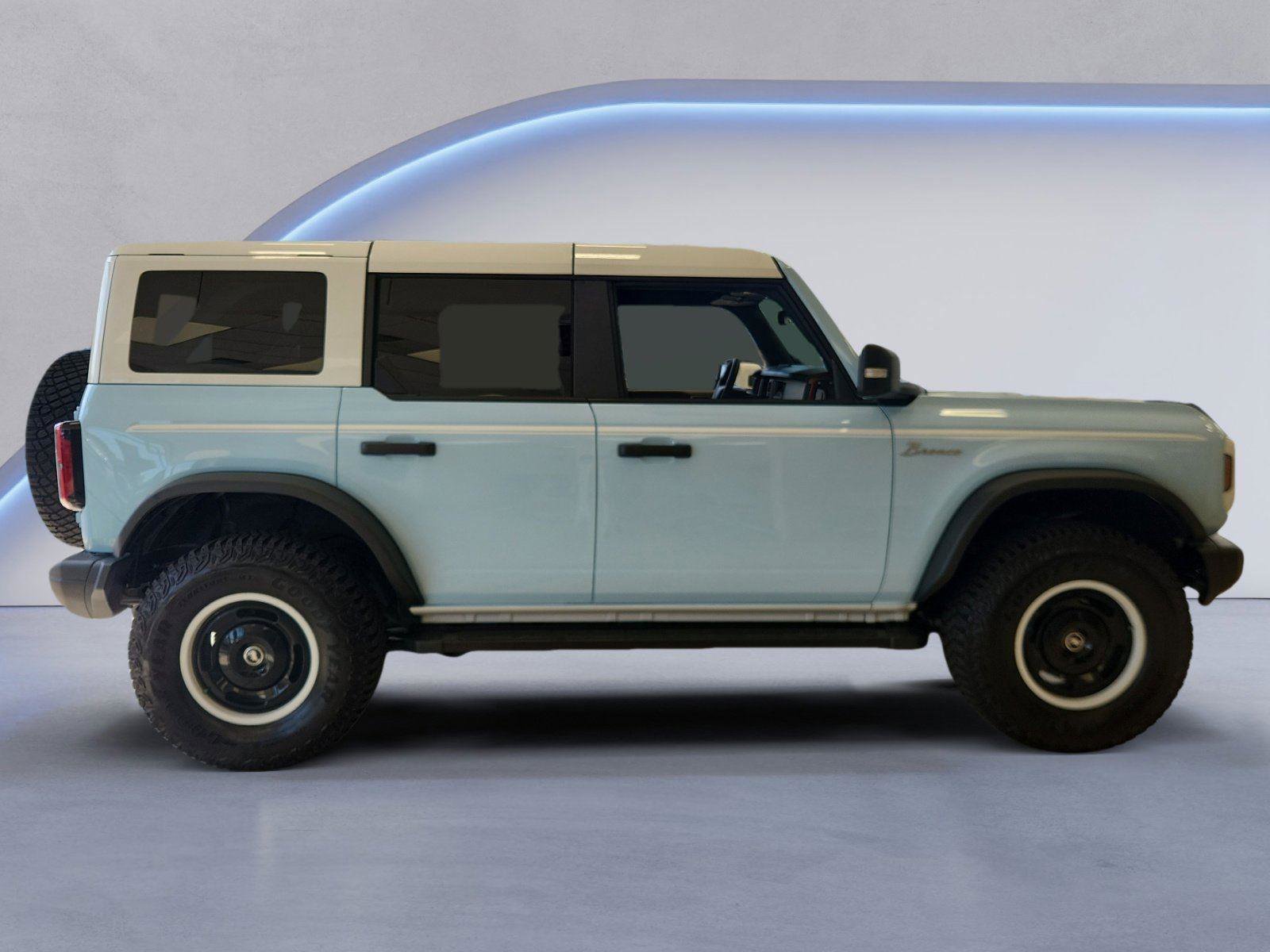 Certified 2023 Ford Bronco Heritage Edition AWD/4WD image 2