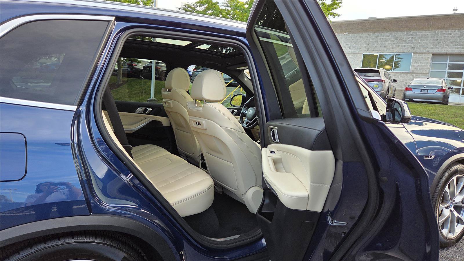 Used 2022 BMW X5 xDrive45e w/ Climate Comfort Package AWD/4WD image 37
