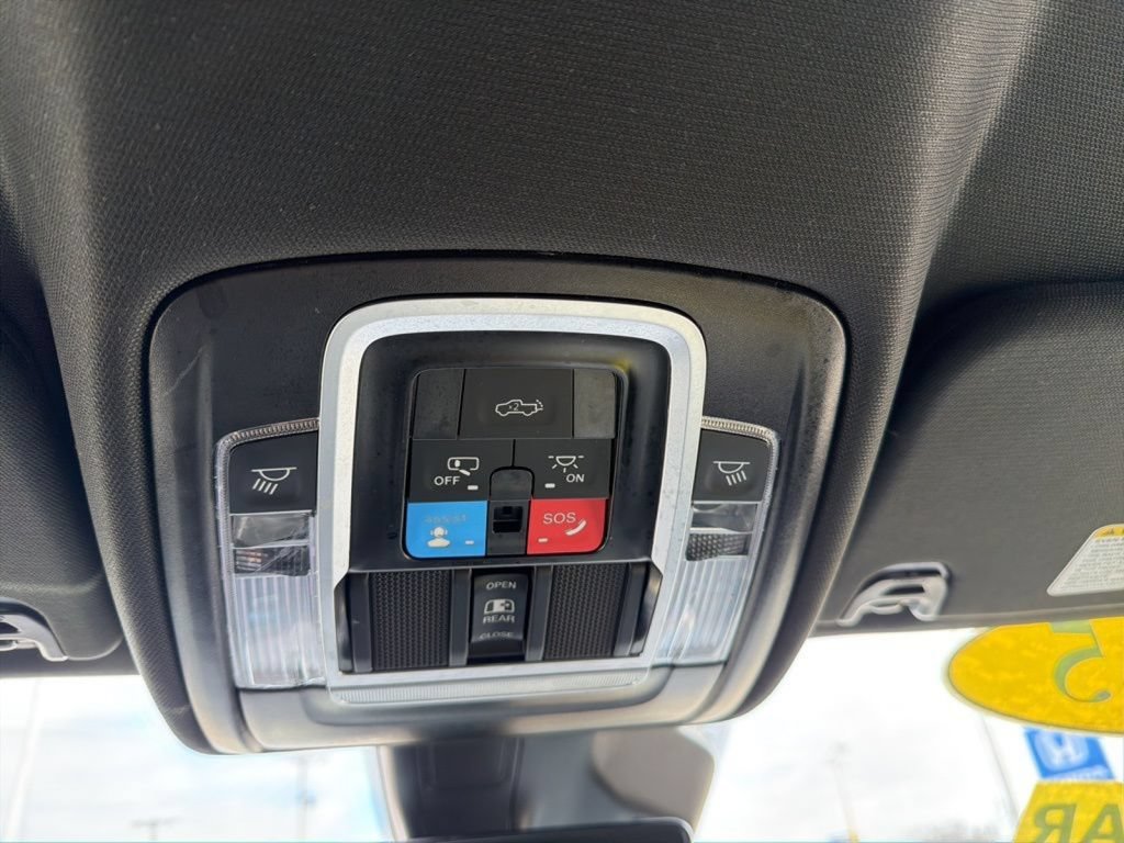 Used 2025 RAM 1500 Laramie AWD/4WD image 32