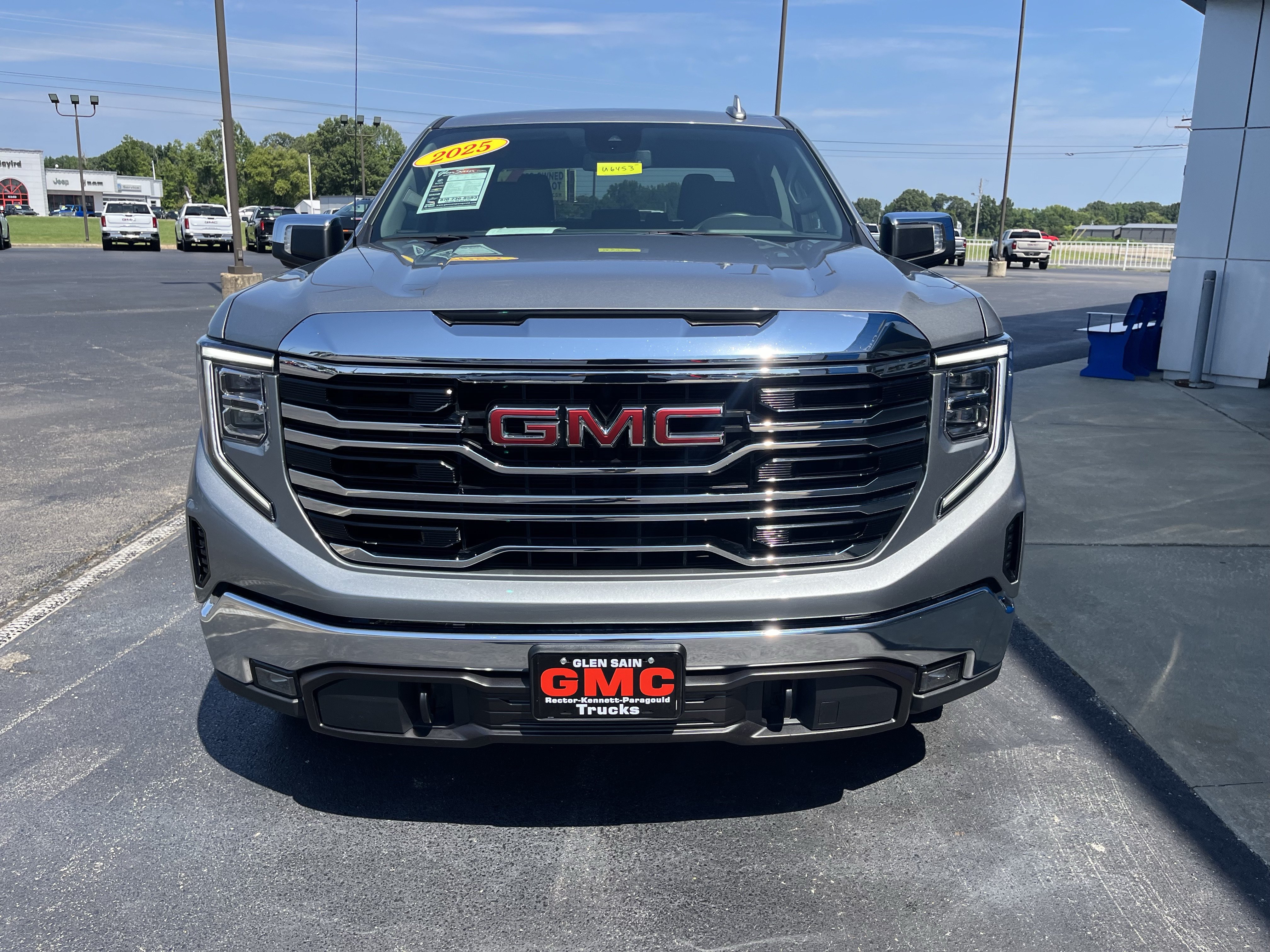 Used 2025 GMC Sierra 1500 SLT AWD/4WD image 6