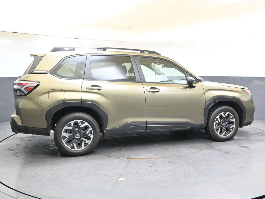 Used 2025 Subaru Forester Premium AWD/4WD image 6