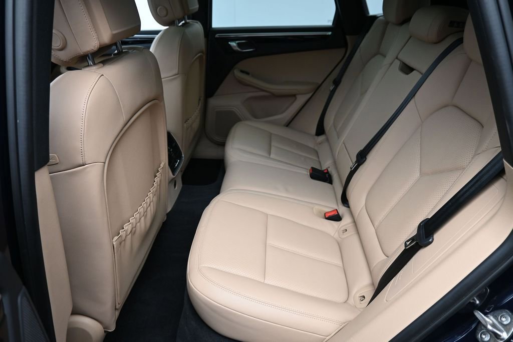Certified 2023 Porsche Macan Turbo AWD/4WD image 7