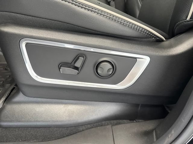 New 2026 RAM 1500 Laramie AWD/4WD image 13