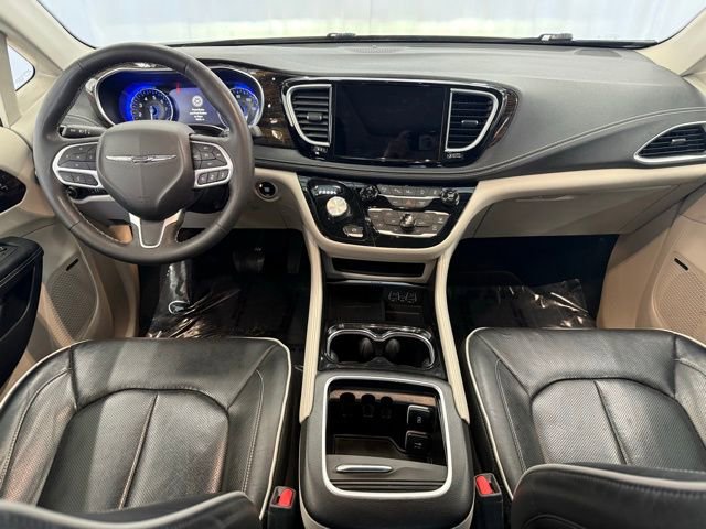 Used 2022 Chrysler Pacifica Limited FWD image 4