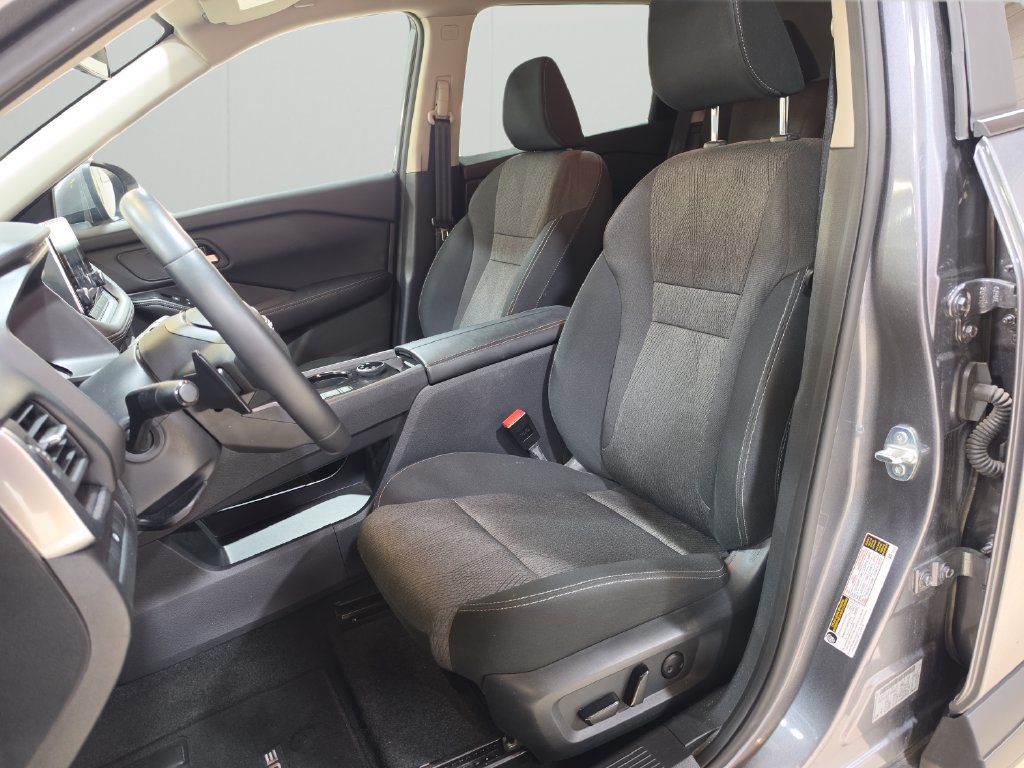 Used 2026 Nissan Rogue SV AWD/4WD image 12