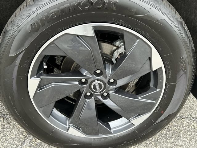Certified 2026 Nissan Rogue SV w/ Cold Weather Package AWD/4WD image 11