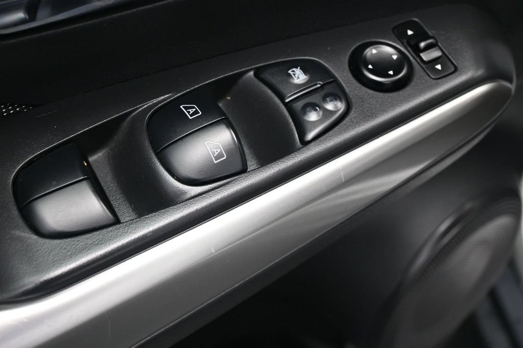 Used 2020 Nissan Kicks SV FWD image 11