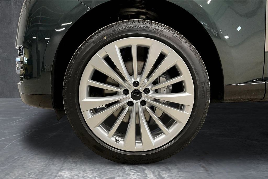 New 2026 Land Rover Range Rover SE image 13