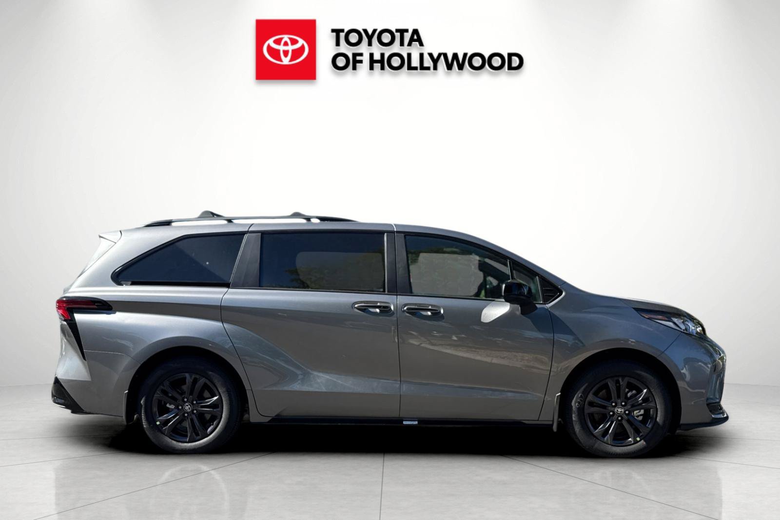 New 2026 Toyota Sienna XSE AWD/4WD image 3