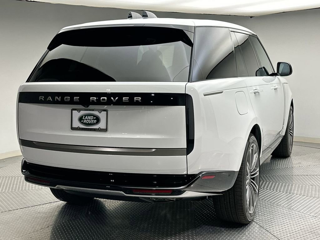 New 2025 Land Rover Range Rover SE image 3